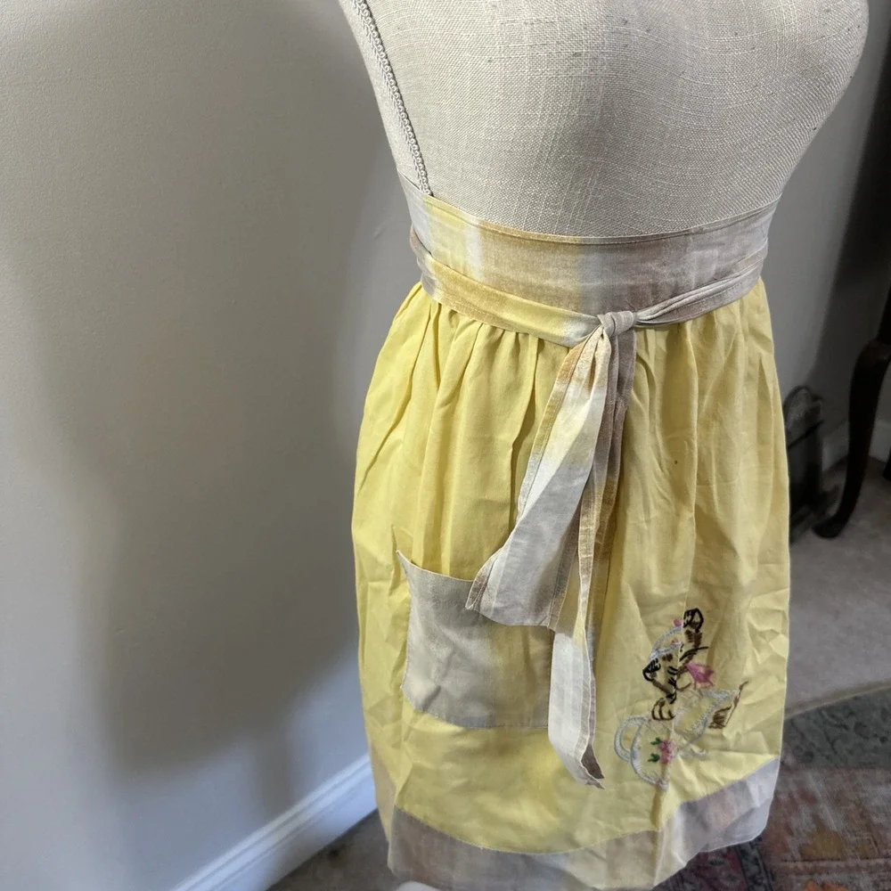 Vtg Yellow‎ Apron With Adorable Cat Kitten In A Teapot Embroidered